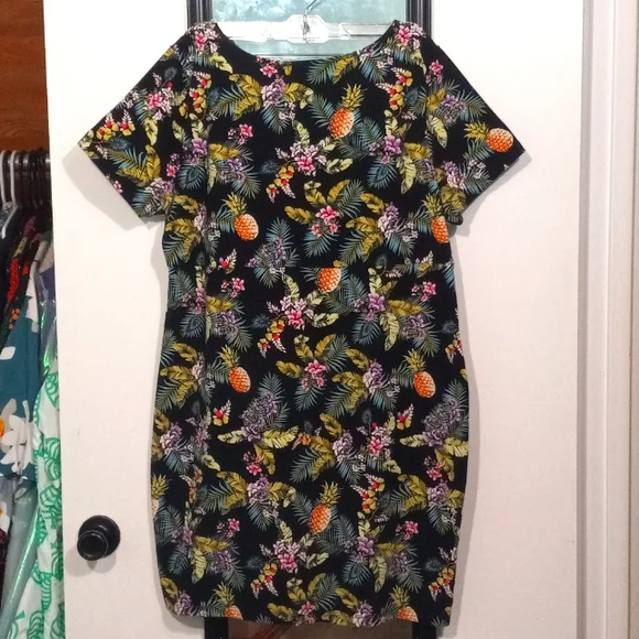🧁B2G1🧁 Forever 21 + Black Bodycon Dress with Tropical Floral Fruit Print - Picture 2 of 7